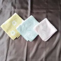【未使用】FURLA 　タオルハンカチ　花柄　黄色・ブルー・ピンク３枚セット