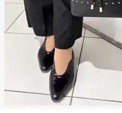 DIANA 黒 ポインテッドトゥ フラットシューズ