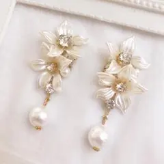 綺麗め♪ホワイトパールダブルフラワー×bigパールピアス　結婚式　ウェディング