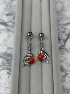 本珊瑚 赤珊瑚 サンゴ イルカ イヤリング シルバーカラー アクセサリー