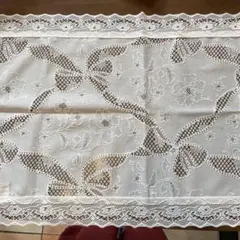 レース模様テーブルクロス クリーム色と白色ハンドメイド生地