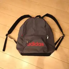 adidas グレー リュック　遠足　校外学習　旅行