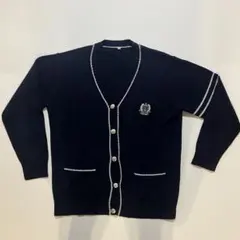 エンブレム付き Vネックカーディガン