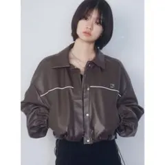 EMODA ボックスEマークショートブルゾン（ブラウン）