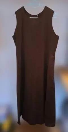 ユニクロ　ウルトラストレッチ　ワンピース　ノースリーブ　ブラウン