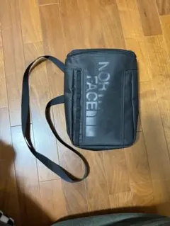 THE NORTH FACE ブラック ミニショルダーバッグのサムネイル