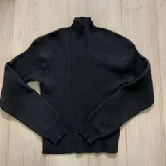 アズール　黒いリブ編みハイネックセーター