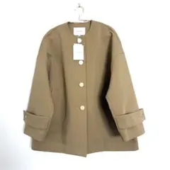 新品タグ付き　CADUNE ベージュ ノーカラートレンチコートのサムネイル