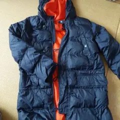 ユニクロ　紺のダウンコート（オレンジ裏地）