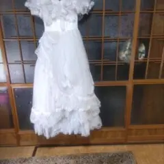 ホワイトロングドレス フリル付き