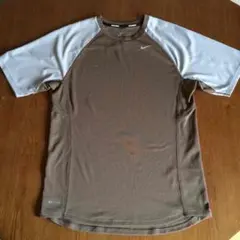 売り切れました ナイキ ランニングシャツ