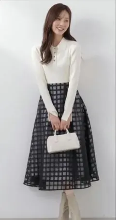 ホワイトニットとチェックロングスカートセット