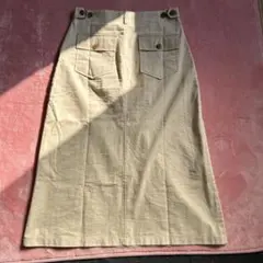 生成り色　タイトスカート