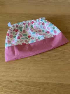 ハンドメイド　イチゴ柄　ミニ巾着　コップ入れ　ピンク系　マチなし　横長