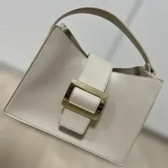 【最終価格】ホワイト スクエア型 ハンドバッグ ゴールドバックル