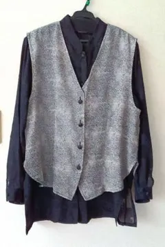 黒とグレーのベストとシャツセット