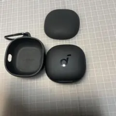 1…Anker Soundcore Liberty 4 ブラック　カバー付き