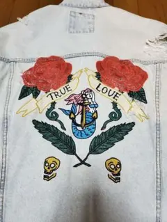 ZARA 刺繍入りライトブルー デニムジャケット