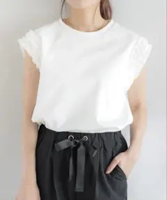 【美品】coca コカ　肩フリルノースリーブTシャツ