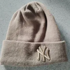 MLB NYロゴ刺繍 ベージュビーニー帽子