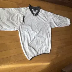 アンダーアーマー　スポーツ用ウインドブレーカー