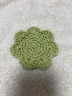 お花モチーフ　かぎ針編みコースター 緑色