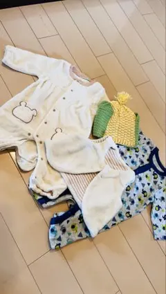 【値下げ】ベビー服 ロンパース　可愛い　冬服　60-70 まとめ売り　4点　冬物
