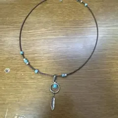 レザー ネックレス 羽根 ビーズ