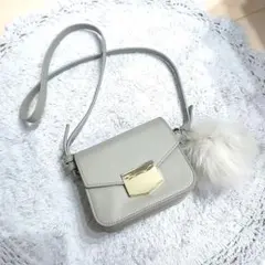 DEICY デイシー フォックスファーチャーム付き ショルダーバッグ グレー