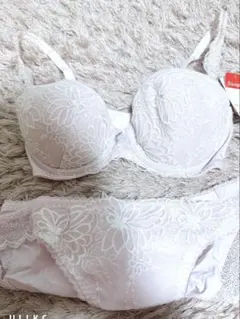 【新品未使用】アモスタイルレース ブラショーツセット夢見る