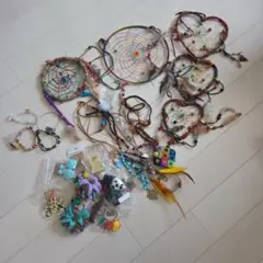 カラフルなドリームキャッチャーとアクセサリー ２５点セット