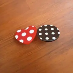 ドットデザイン イヤリング 赤と黒