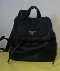 GUESS ブラックナイロンバックパック