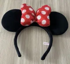 【美品】ディズニーミニーマウス 耳型カチューシャ スパンコール　赤い水玉リボン