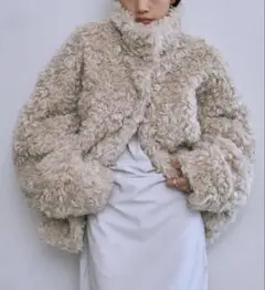 JSELF Curly Fur Coat ivory