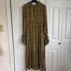 アルシーヴ　オリーブグリーン フラワープリント ワンピース