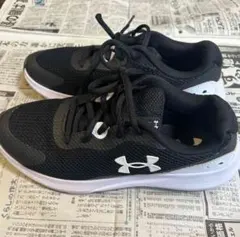 アンダーアーマー　スニーカー24cm
