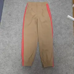 adidas カジュアルパンツ ベージュ レッドラインのサムネイル