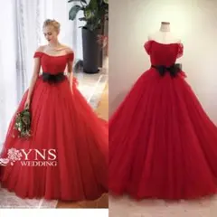 赤のオフショルダーチュールドレス