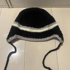 編み物 帽子 黒 白 灰色 耳あて付き　ニット帽
