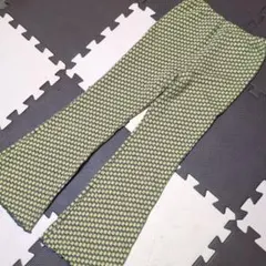 フレアパンツ グレーと黄色の花柄