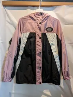 フード付きピンク黒マウンテンパーカー