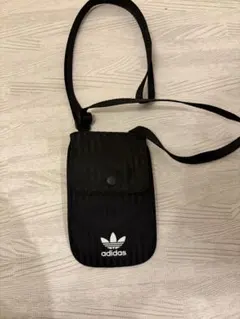 adidas ブラック サコッシュ