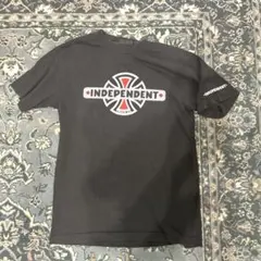 INDEPENDENT TRUCK CO. Tシャツ ブラックのサムネイル