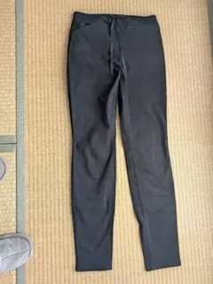 UNIQLO　ブラック スキニーパンツ ドローストリング付き