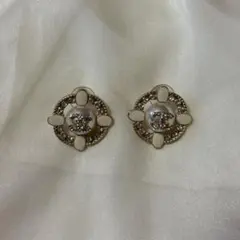 エレガントな花型ピアス パール ブランド ヴィンテージ　シャネル