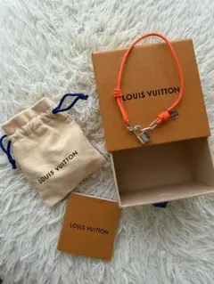 Louis Vuitton ロゴチャーム ブレスレット - メルカリ