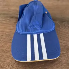 adidas 青いキャップ 3本ライン