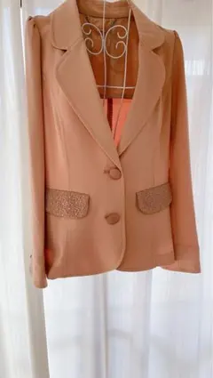 ピンクベージュ テーラードジャケット レースポケット