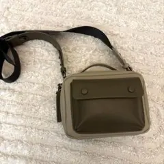 ZARA ザラ　ジップ　ショルダーバッグ　カーキ　ベージュ